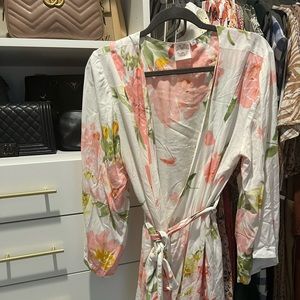 Plum pretty sugar robe. White and pink. Worn once